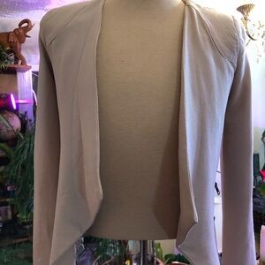 Womens tan open style blazer. Small